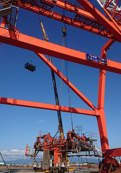 コンテナクレーン