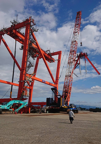 コンテナクレーン