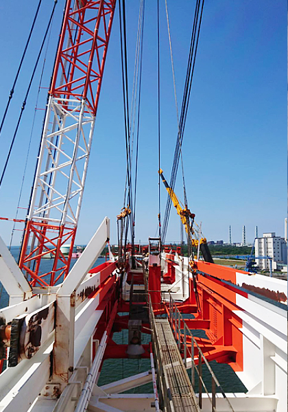 コンテナクレーン